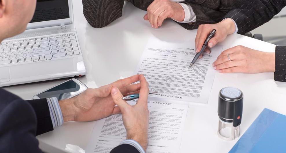 Un avocat en droit des affaires